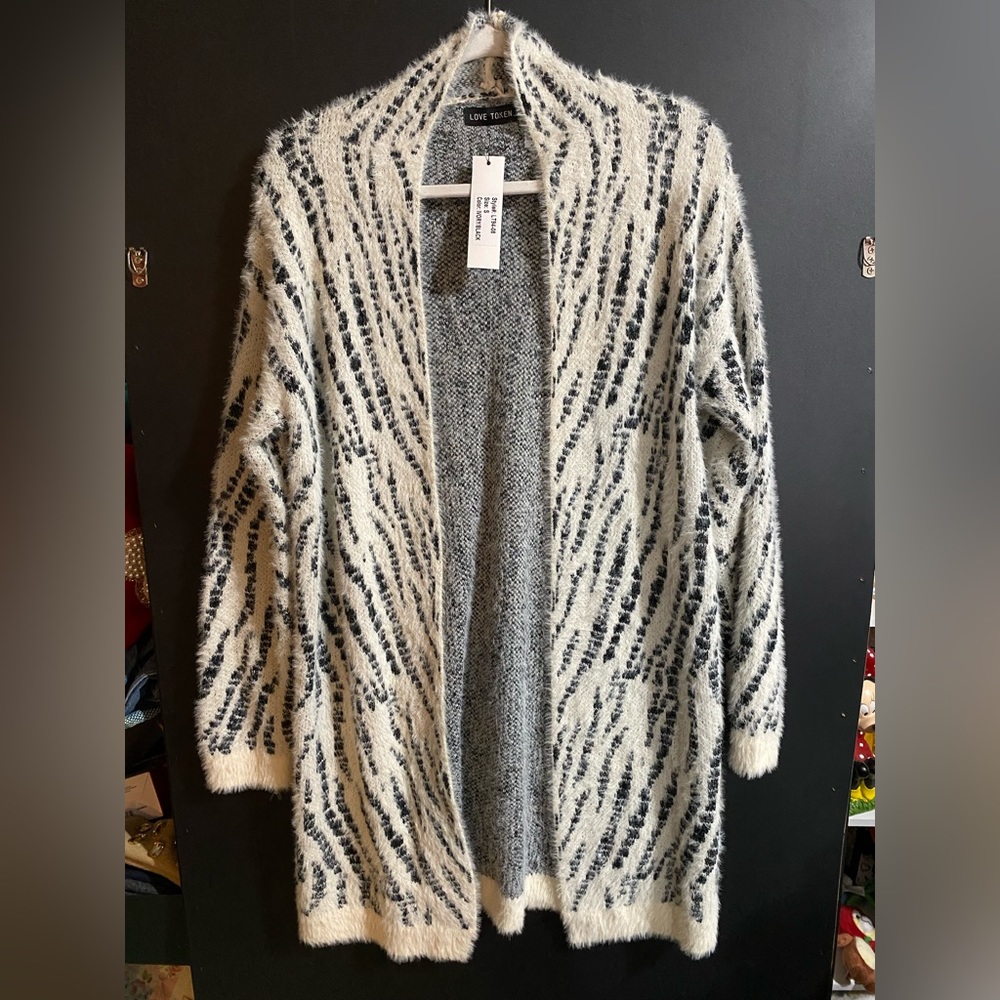 Love Token Cardigan size SMALL